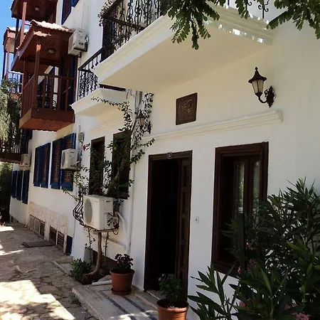 Kleo Hotel 3*